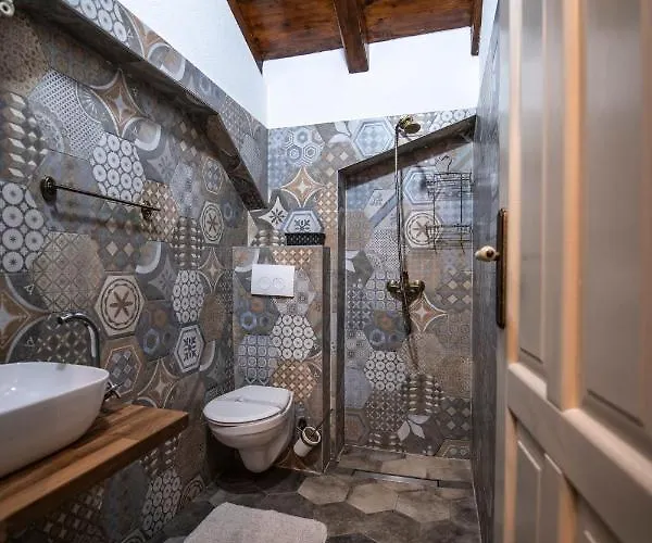 Lav Apartmanhotel 3*