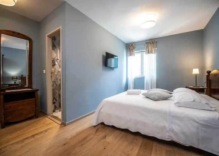 Lav Apartmanhotel 3*