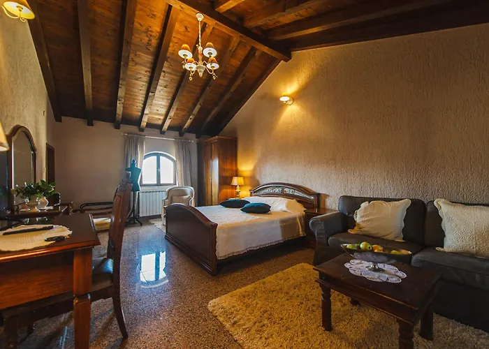 Lav Apartmanhotel 3*