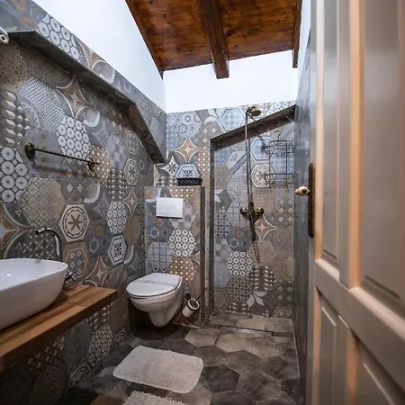 Lav Aparthotel 3*