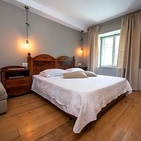 Lav Aparthotel 3*