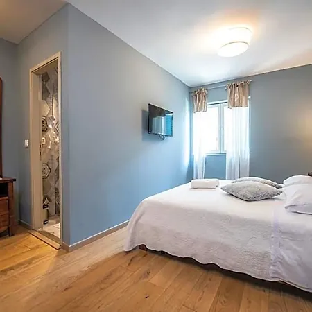 Aparthotel Lav 3*