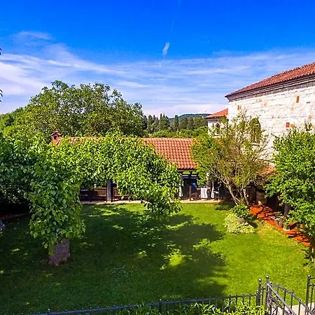 Lav Aparthotel 3*
